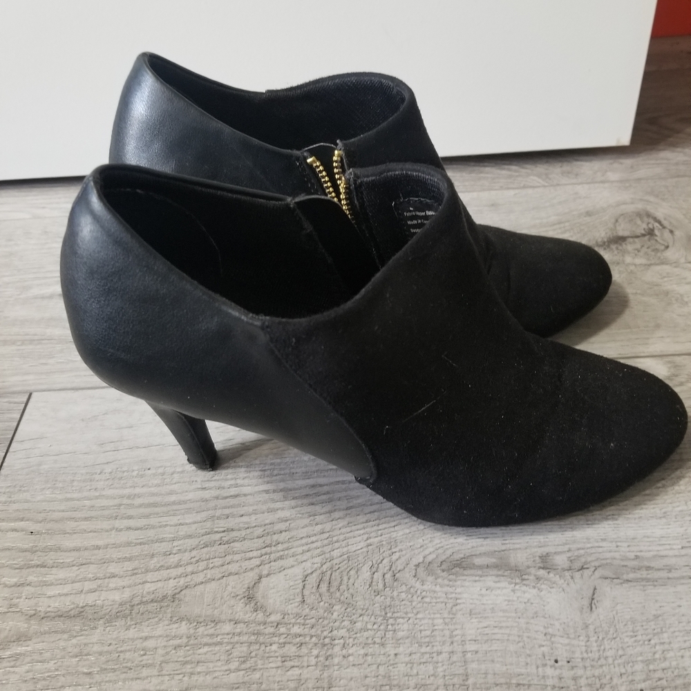 Shoes - Picture 2 of 3